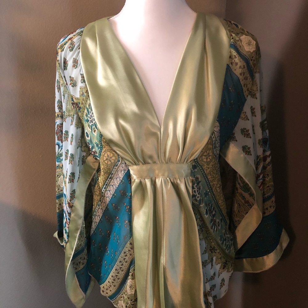 Kimono style top. Green satin and print.